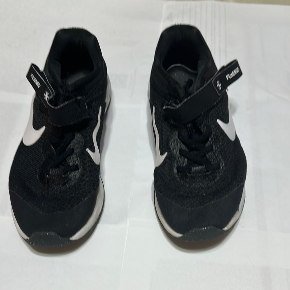Nike FlyEase Kids Black and White Running Shoes